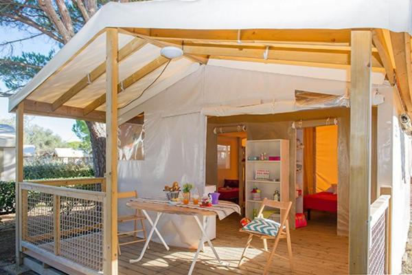 Eurocamp Tents At Campsite Polari Ровин Екстериор снимка